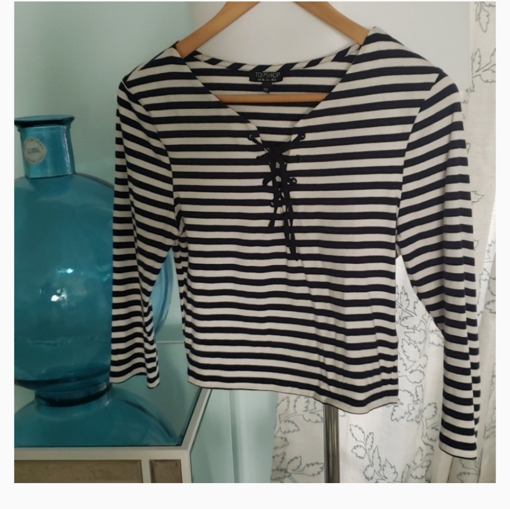 Topshop "Lucy"striped crop shirt w tie front - Picture 2 of 12